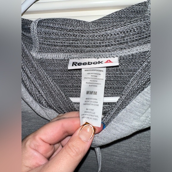 Reebok semi crop light weight pullover - Picture 4 of 4